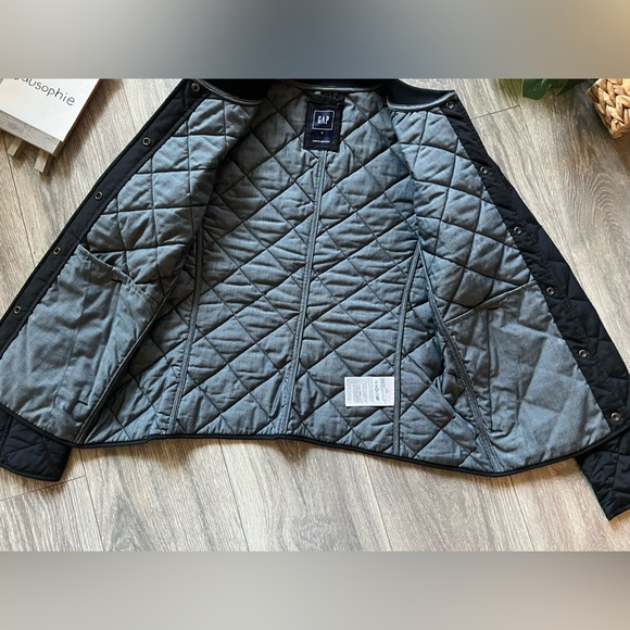 Gap quilted zip jacket in black. Size S NWOT! - Picture 7 of 11
